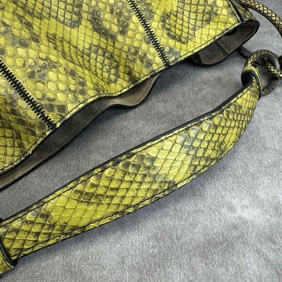 Bottega Veneta Small Dahlia Loop Anaconda Shoulder Bag Green - Picture 7 of 16